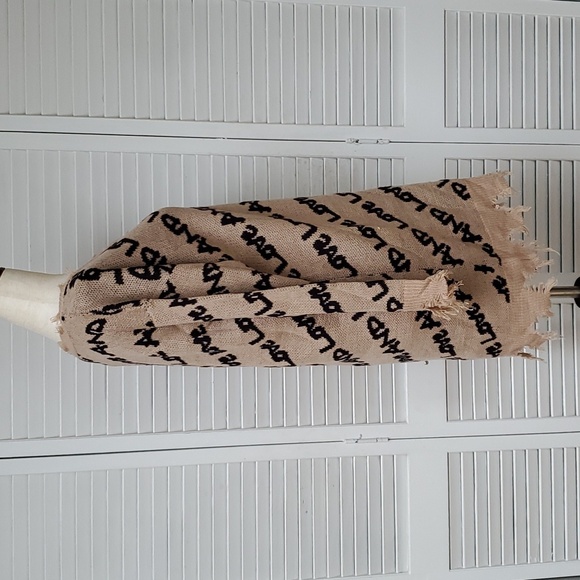 NWT Trendy Threads Distressed " Love and Love" Oversized Sweater Size M - Picture 5 of 8